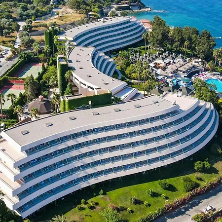 منتجع The Grand Blue Sky International 4*