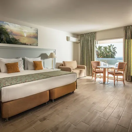 The Grand Blue Sky International منتجع كوشاداسيه