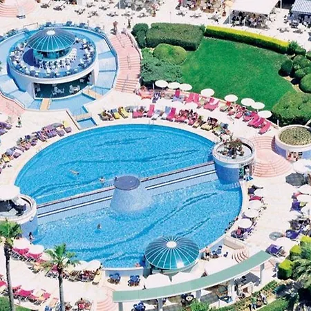 אתר נופש The Grand Blue Sky International
