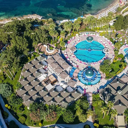 Resort The Grand Blue Sky International