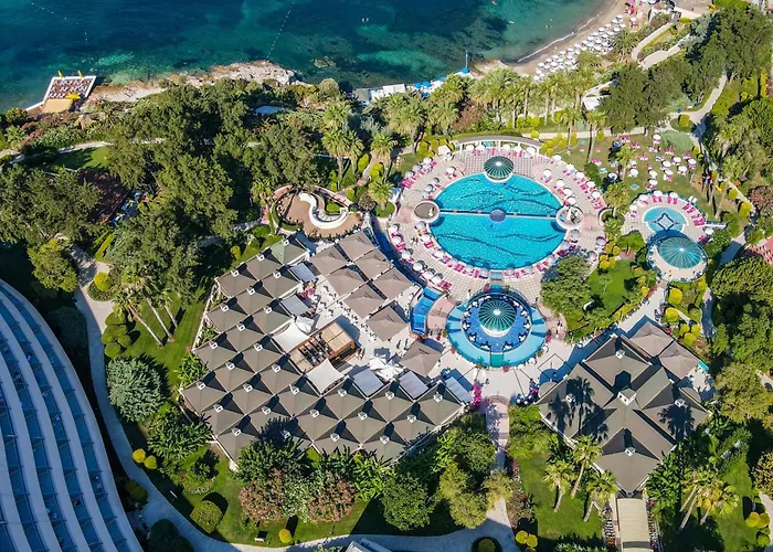 Курортный комплекс The Grand Blue Sky International