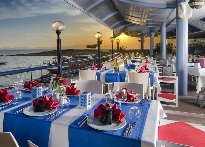 אתר נופש The Grand Blue Sky International 4*